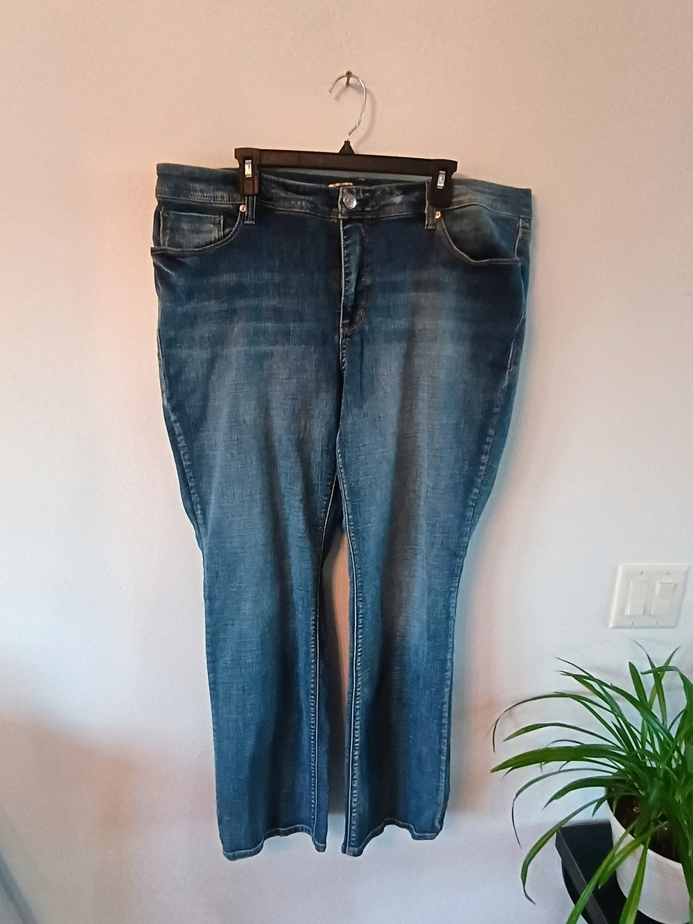 Seven7 Women's Size 20 Boot Cut Stretch Blue Jeans Medium Wash Embroidered Pocke